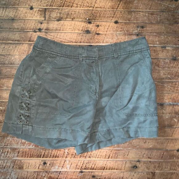 White House Black Market army green 5” loose normcore shorts - Picture 1 of 4